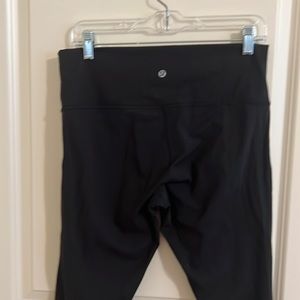 Black Lululemon Wunder Under high waisted leggings